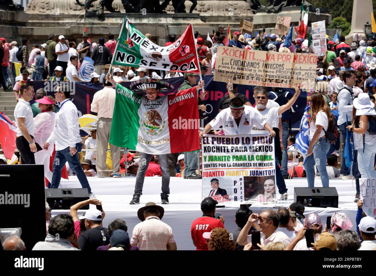 Nicht exklusiv: 3. September 2023, Mexiko-Stadt, Mexiko: Unterstützer der Broad Front for Mexico bei der Übergabe des Zertifikats, wie es der Präsident kann Stockfoto
