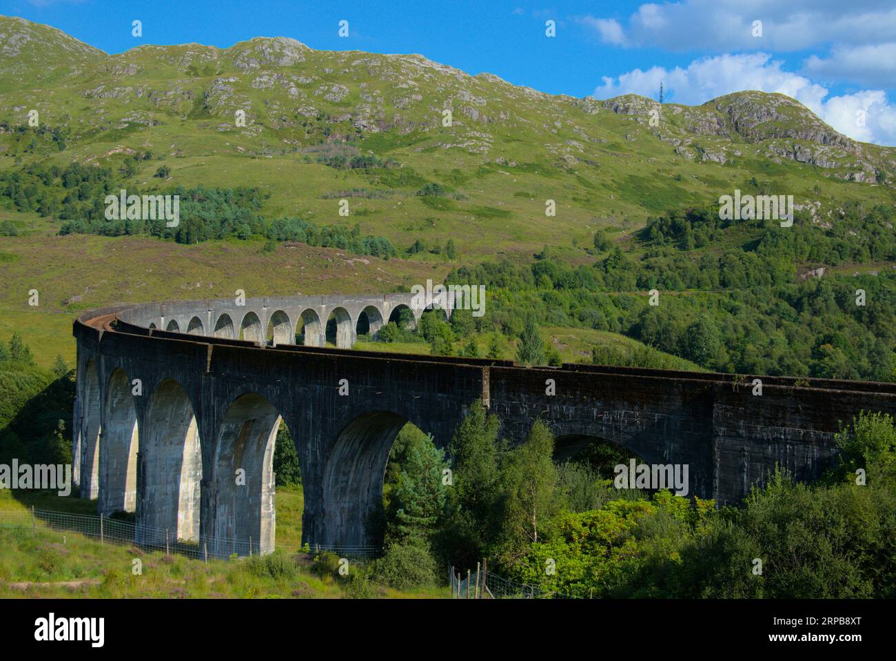 Glenfinnan Viaduct, berühmt durch die harry-Potter-Filmreihe Stockfoto