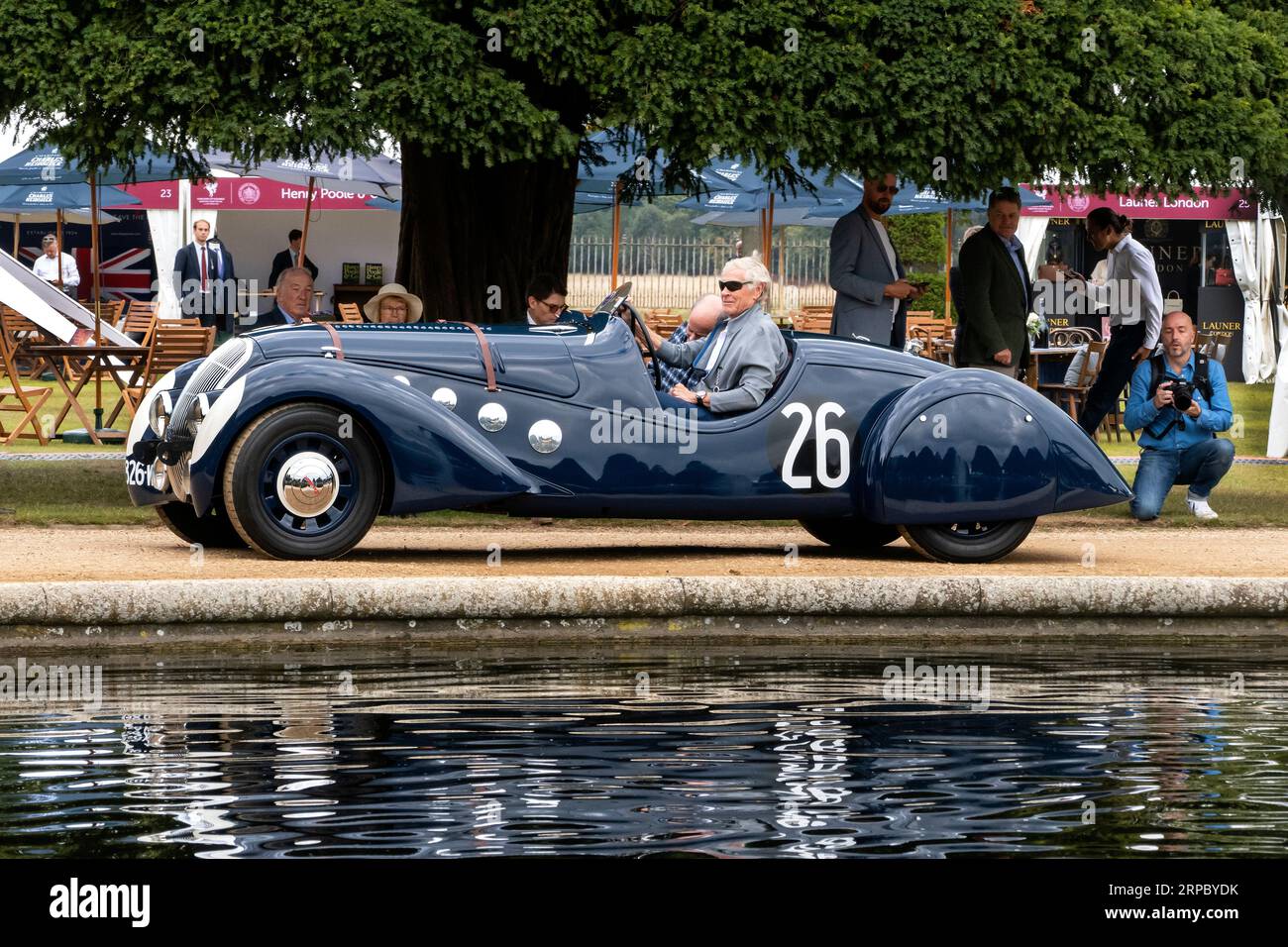 1937 Peugeot 302 DS Darl'mat beim Concours of Elegance im Hampton Court Palace London 2023 Stockfoto