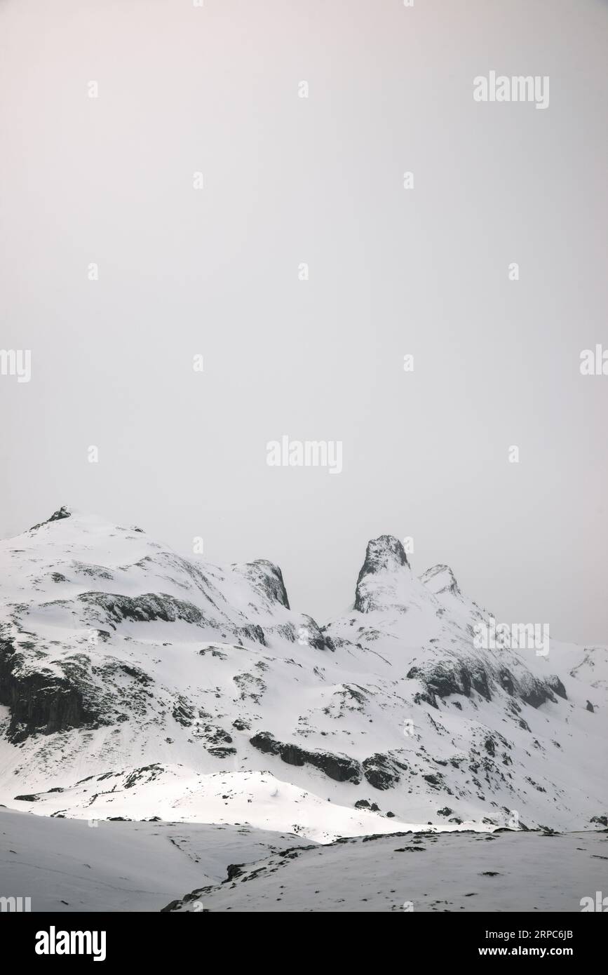 Verschneiten Berg in den Pyrenäen. Stockfoto