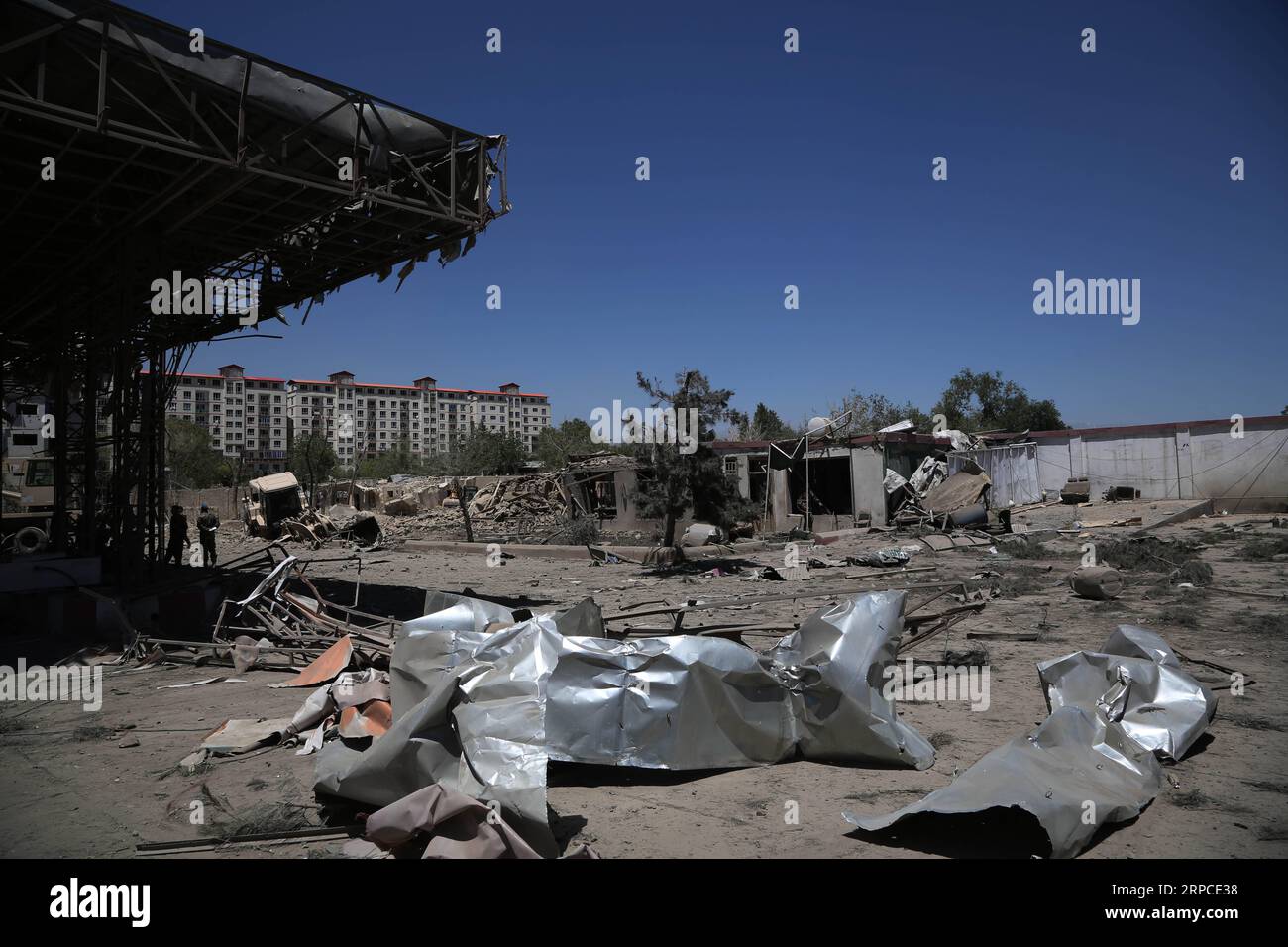 (190702) -- KABUL, 2. Juli 2019 -- Foto vom 2. Juli 2019 zeigt den Ort eines Bombenanschlags in Kabul, der Hauptstadt Afghanistans. Bis zu 34 Tote wurden bestätigt und 68 Verletzte wurden in Krankenhäuser gebracht, nachdem eine starke Explosion Kabul am Montag in der morgendlichen Rush Hour erschütterte, berichtete ein lokaler Sender, das Tolo Television berichtete. ) AFGHANISTAN-KABUL-BLAST-AFTERMATH RahmatxAlizadah PUBLICATIONxNOTxINxCHN Stockfoto