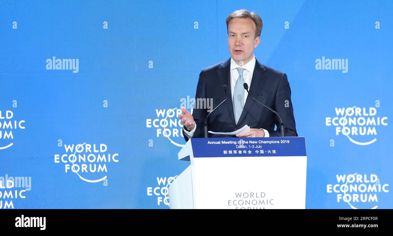 (190703) -- DALIAN, 3. Juli 2019 -- Borge Brende, Präsident des Weltwirtschaftsforums (WEF), spricht auf der Abschlussversammlung der Jahrestagung der Neuen Champions 2019, oder Summer Davos, in Dalian, Provinz Liaoning im Nordosten Chinas, 3. Juli 2019. Der diesjährige Sommer in Davos hat hier am Mittwoch geschlossen. ) CHINA-DALIAN-SUMMER DAVOS-CLOSING (CN) YAOXJIANFENG PUBLICATIONXNOTXINXCHN Stockfoto
