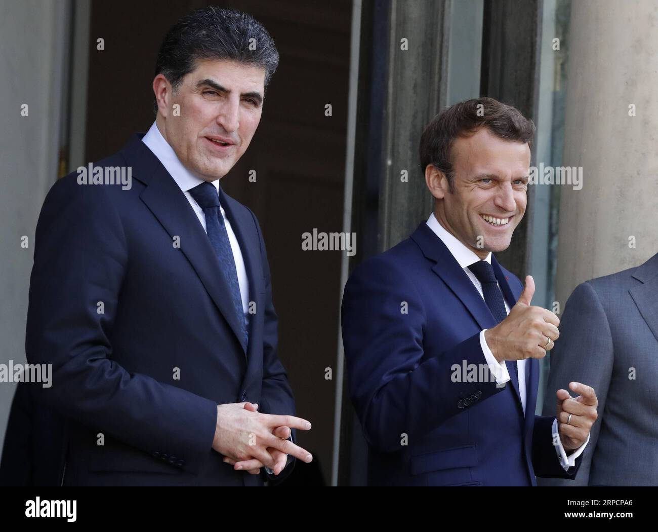 (190710) -- PARIS, 10. Juli 2019 (Xinhua) -- der französische Präsident Emmanuel Macron (R) und Nechirvan Barzani, Präsident der halbautonomen irakischen Region Kurdistan, werden nach ihrem Treffen im Elysee-Palast in Paris, Frankreich, am 10. Juli 2019 abgebildet. (Xinhua/Jack Chan) FRANCE-PARIS-MACRON-IRAQ-BARZANI-MEETING PUBLICATIONxNOTxINxCHN Stockfoto