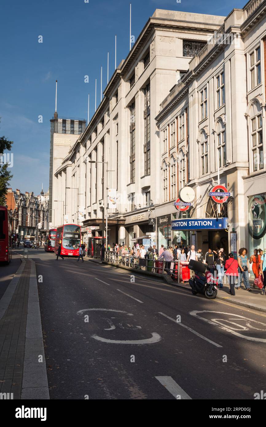 Das Äußere des ehemaligen Kaufhauses Barkers, Kensington High Street, Kensington, London, W8, England, Großbritannien Stockfoto