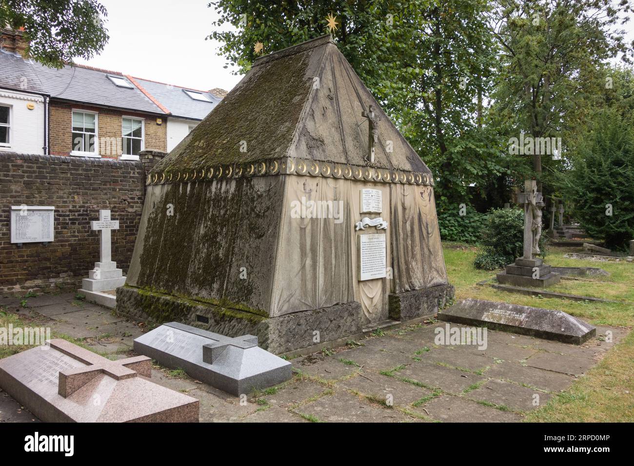 Mausoleum Zelt Grab von Sir Richard Burton, der Kirchhof der Kirche St Mary Magdalen, Mortlake, London, SW14, Richmond upon Thames, London, England Stockfoto