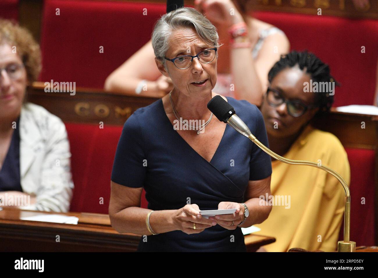 190723 -- PARIS, 23. Juli 2019 Xinhua -- die neue französische Umweltministerin Elisabeth Borne C nimmt am 23. Juli 2019 an einer Fragestunde an die Regierung in der französischen Nationalversammlung in Paris Teil. Der französische Präsident Emmanuel Macron wählte Elisabeth Borne als neuen Umweltminister, um Francois de Rugy zu ersetzen, der nach einem Ausgabenskandal zum Rücktritt gezwungen war. Foto von Jack Chan/Xinhua FRANCE-PARIS-NEUER UMWELTMINISTER PUBLICATIONxNOTxINxCHN Stockfoto