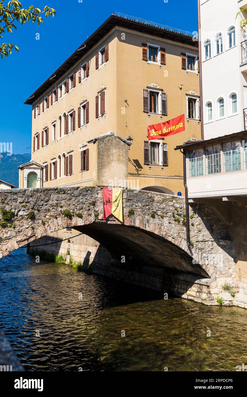 Italien Trentino Borgo Valsugana - Venezianische Brücke (1498) Stockfoto