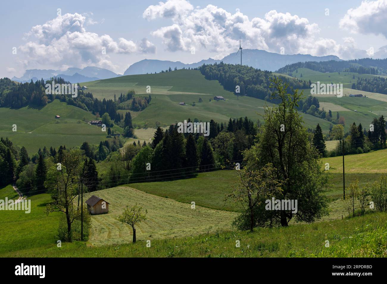 Panoramablick über die Landschaft des Naturschutzgebiets Entlebuch Biosphere am Fuß der Alpen zwischen Bern und Luzern im Schweizer Kanton Luzern, jetzt seco Stockfoto