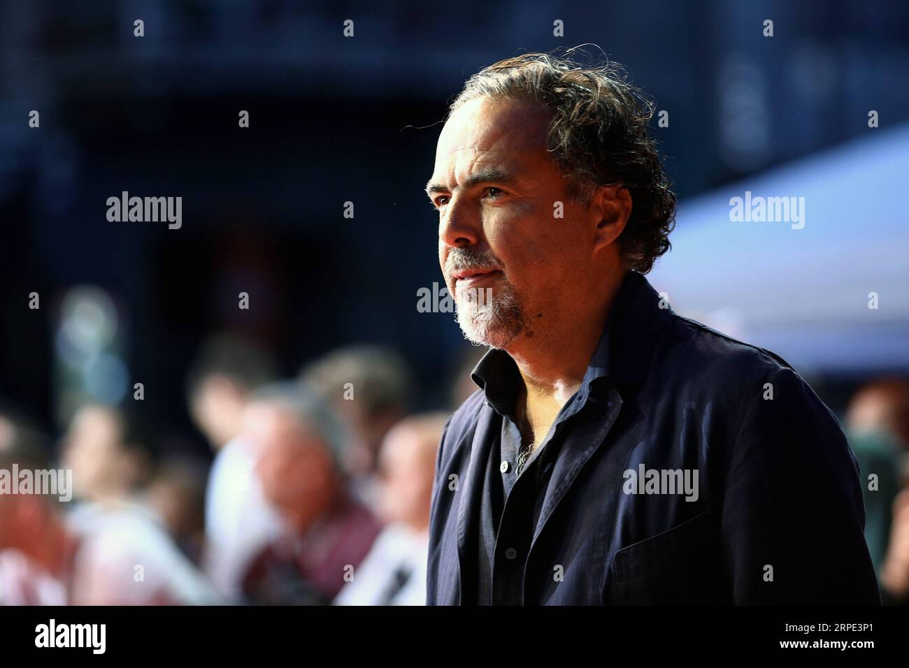 (190817) -- SARAJEVO, 17. August 2019 (Xinhua) -- der mexikanische Regisseur Alejandro Gonzalez Inarritu posiert für Fotos auf dem roten Teppich beim Sarajevo Film Festival in Sarajevo, Bosnien und Herzegowina (BiH) am 16. August 2019. Das 25. Sarajevo Film Festival (SFF) startete am Freitag in der Hauptstadt BiH und verlieh Künstlern den Ehrenpreis „Herz von Sarajevo“, den höchsten Preis der Veranstaltung. (Foto: Nedim Grabovica/Xinhua) FILMFESTIVAL BOSNIEN UND HERZEGOWINA-SARAJEVO PUBLICATIONxNOTxINxCHN Stockfoto