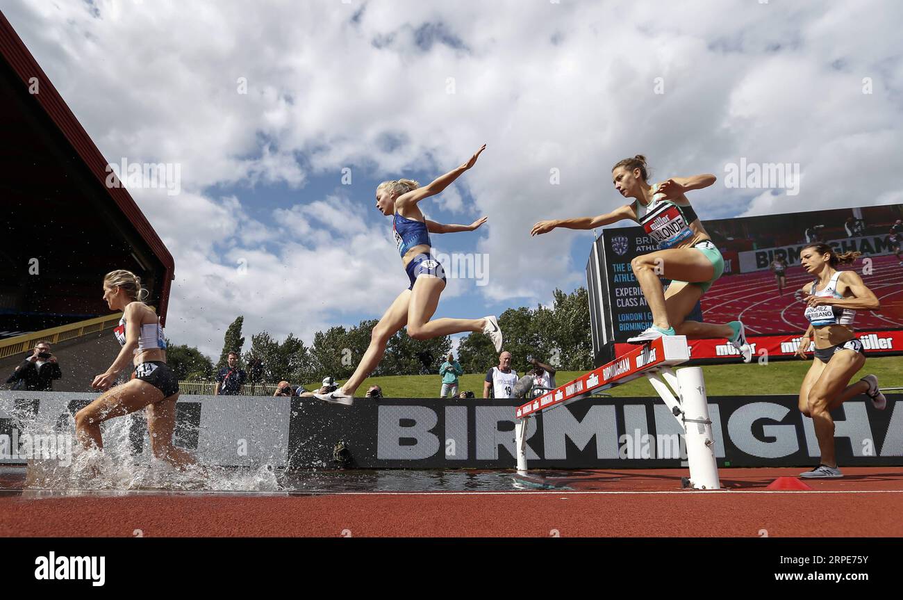 (190820) -- PEKING, 20. August 2019 -- Athleten treten am 18. August 2019 im Alexander Stadium in Birmingham, Großbritannien, in der 3000-Meter-Turmspitze der Frauen an. ) XINHUA-FOTOS DES TAGES HanxYan PUBLICATIONxNOTxINxCHN Stockfoto