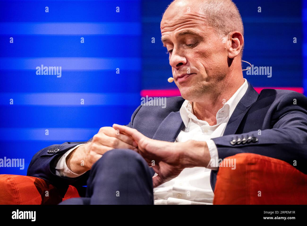 Eindhoven - Diederik Samsom, ehemaliger Parlamentsabgeordneter (PvdA), spricht während der Eröffnung des akademischen Jahres an der Technischen Universität Eindhoven. ANP ROB ENGELAAR niederlande aus - belgien aus Stockfoto