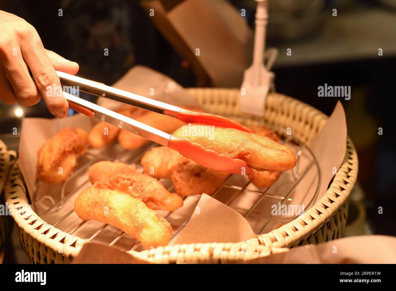 Gebratene Banane im Streetfood Jalan Alor in Kuala Lumpur Stockfoto