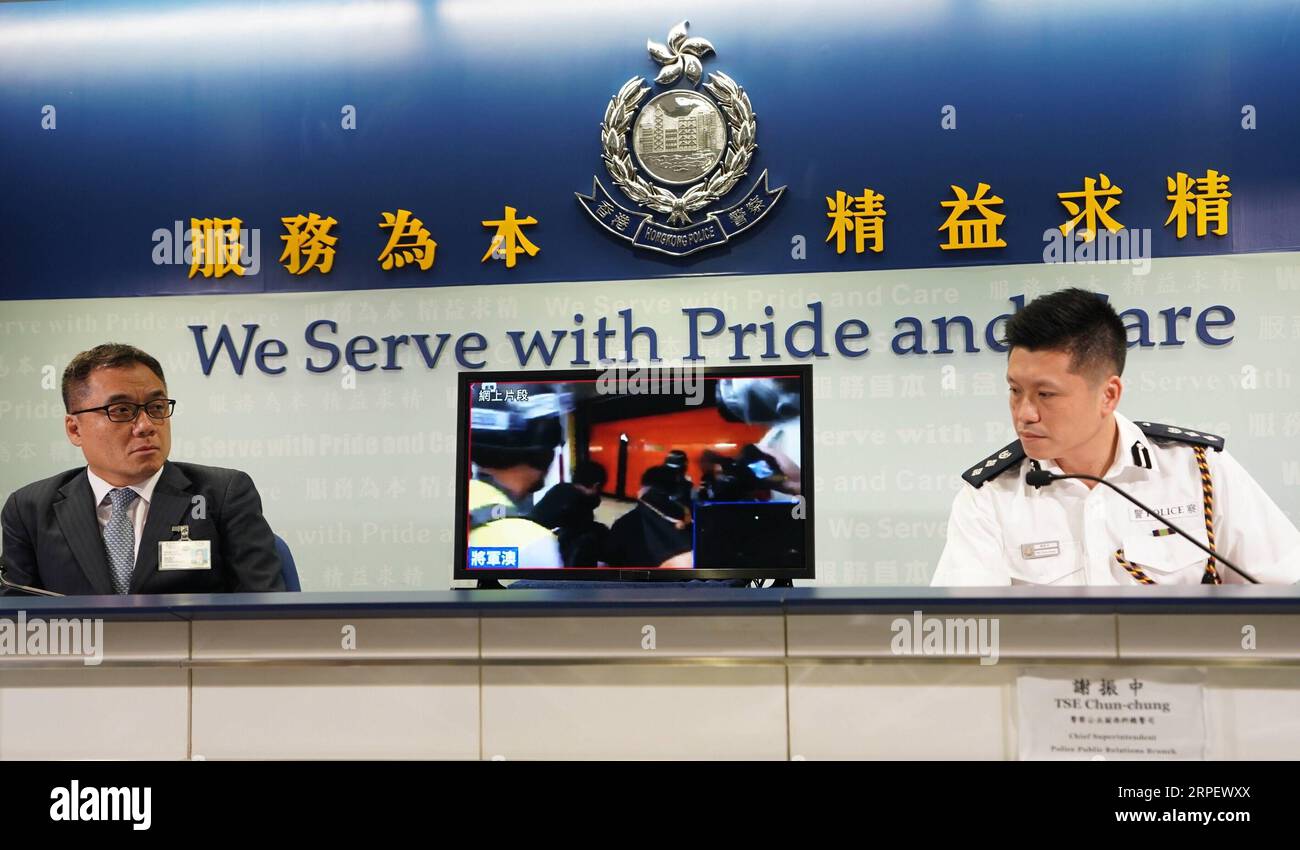 (190905) -- HONG KONG, 5. September 2019 -- Hong Kong Police zeigt Aufnahmen von Randalierern, die MTR-Stationen beschädigen, während eines Medienbriefings im südchinesischen Hongkong, 5. September 2019. Die Polizei von Hongkong sagte, dass am Mittwoch vier Männer verhaftet wurden, was die Gesamtzahl der seit dem 9. Juni verhafteten Männer auf 1.187 erhöhte. CHINA-HONGKONG-POLIZEI-MEDIEN-BRIEFING-ARREST (CN) QINXQING PUBLICATIONXNOTXINXCHN Stockfoto