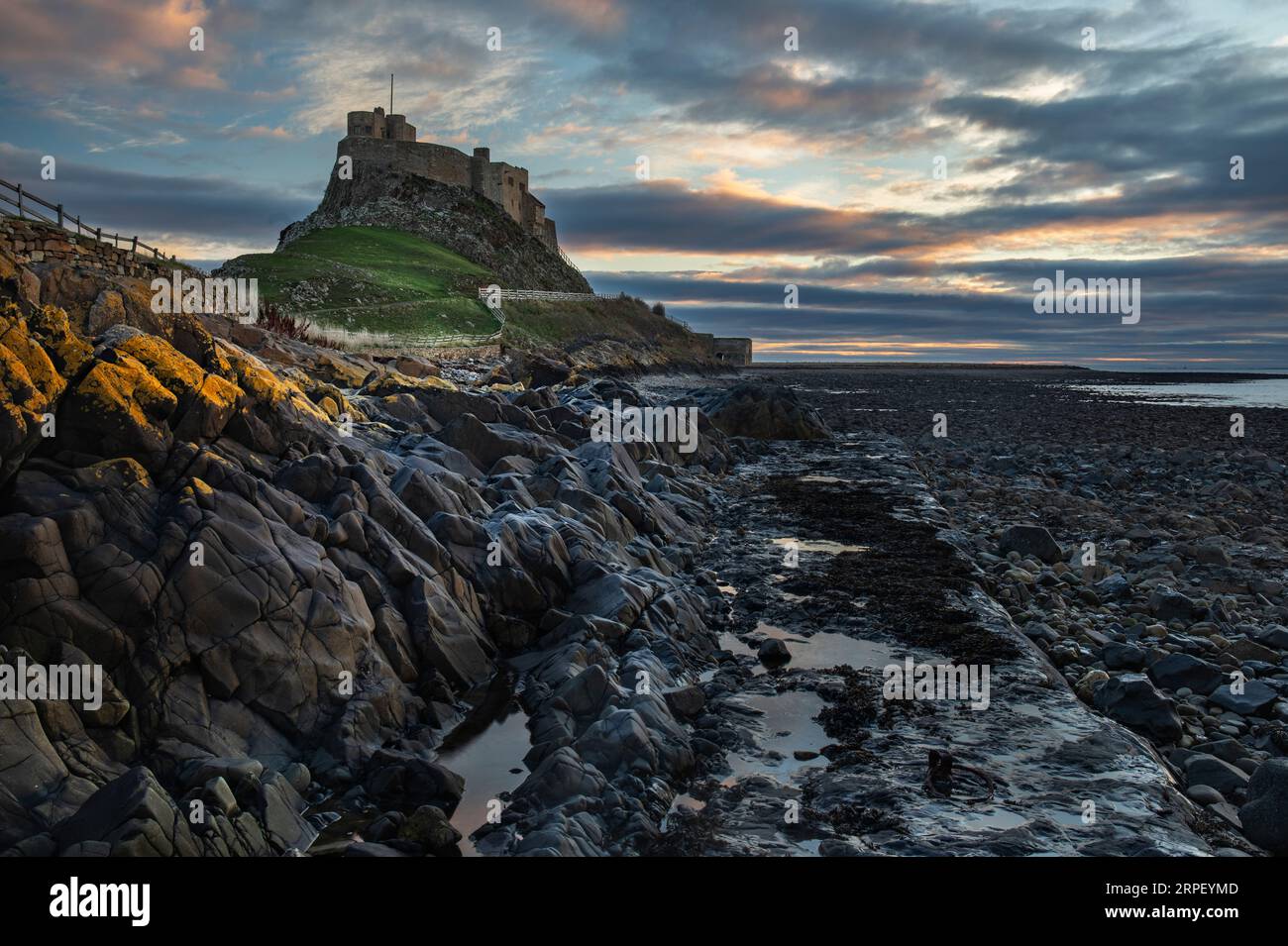 Lindisfarne Castle fotografierte im November bei Sunrise. Holy Island, Northumberland. Stockfoto