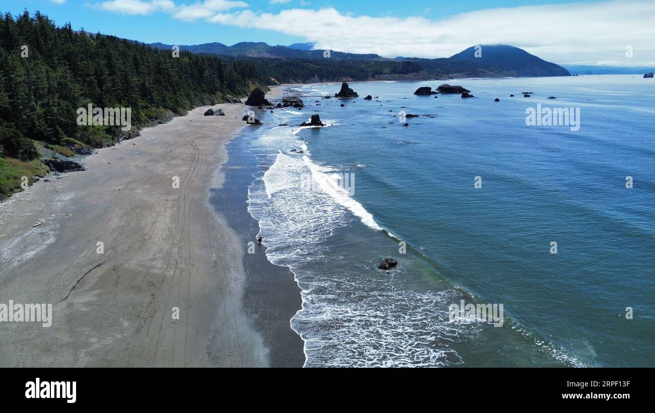 Luftaufnahme von Port Orford Beach an der Küste von Oregon. Stockfoto