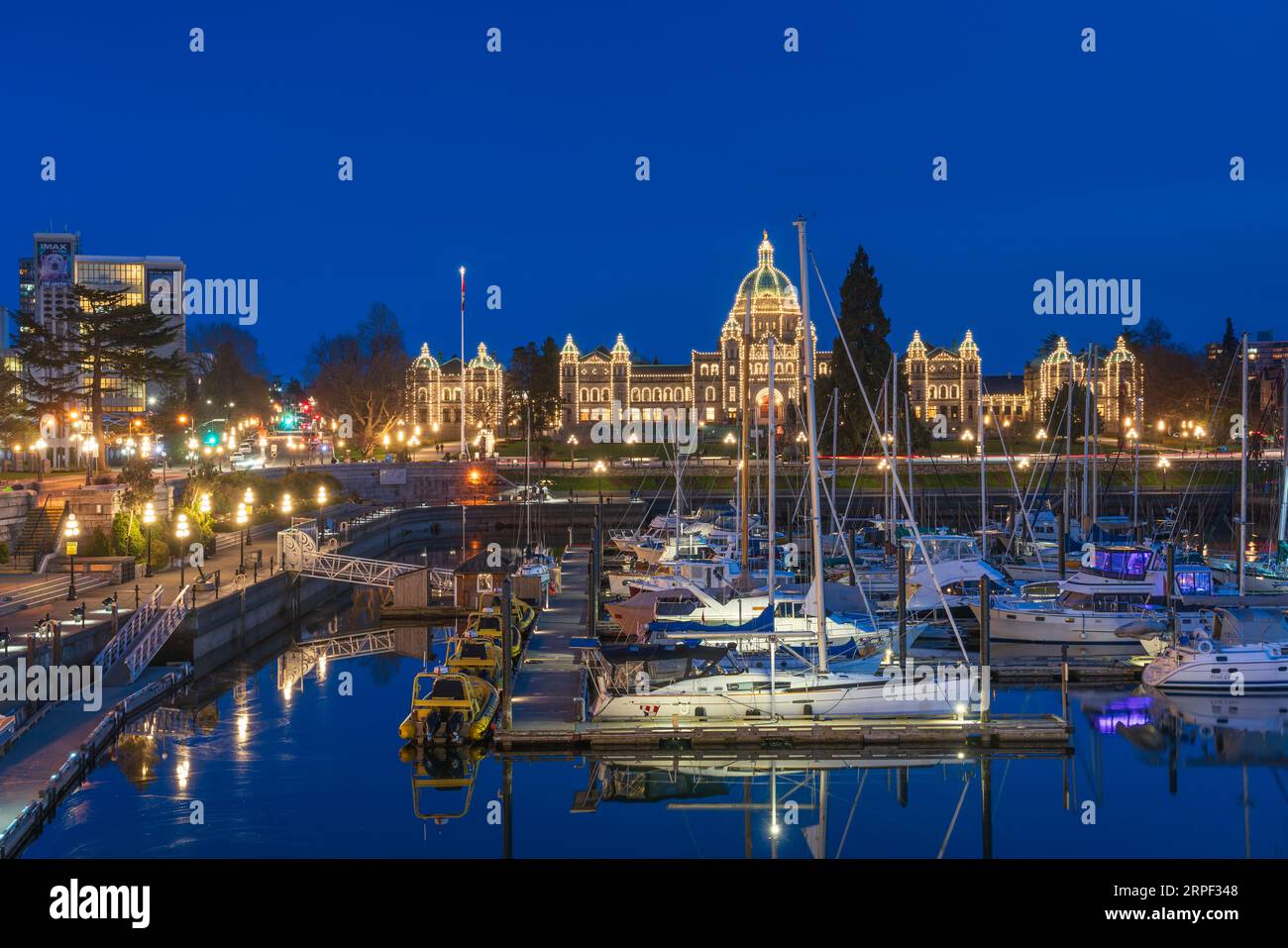 Blick auf den inneren Hafen und die Parlamentsgebäude in Victoria, Vancouver Island, British Columbia, Kanada. Stockfoto