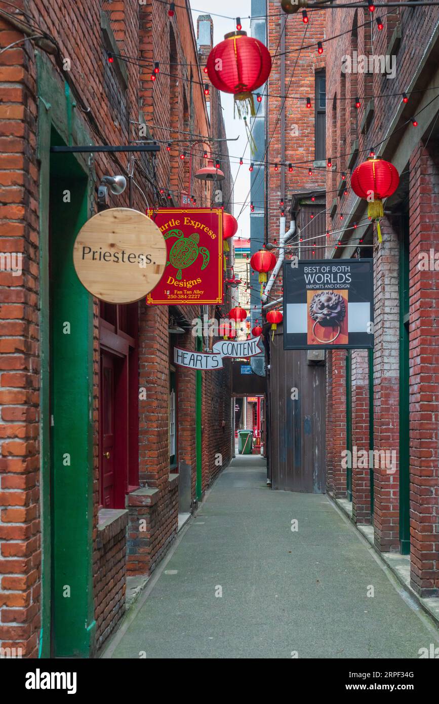 Die schmale Fan Tan Gasse mit Geschäften in Victoria, British Columbia, Kanada. Stockfoto