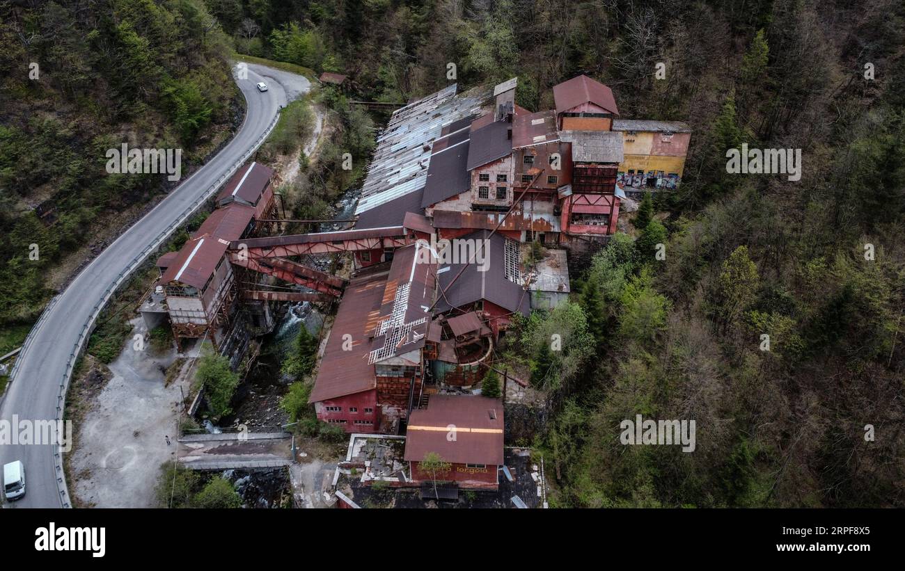Drohnenfotografie, verlassene Orte, Mine in Collio (BS) - Italia Stockfoto