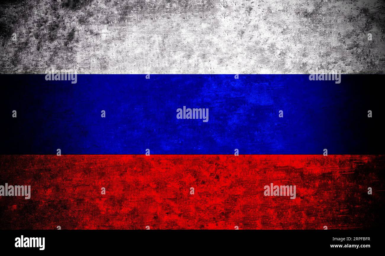 Russland-Flagge auf strukturiertem Grunge-Wand-Hintergrund. Konzept der russischen Kriegskrise, Unruhen, politische Spaltungen, geteilte Gesellschaft, Konflikt Stockfoto