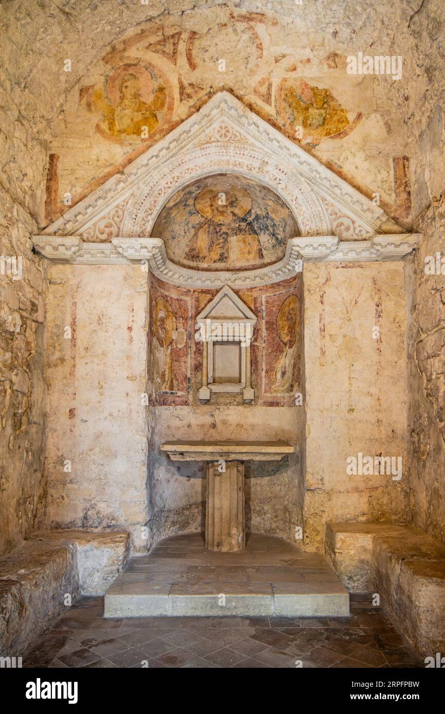 Juli 2023 - Pissignano, Perugia, Umbrien. Der sogenannte Tempel des Clitumnus ist eine kleine frühmittelalterliche Kirche in der Nähe von Campello sul Clitunno. I Stockfoto