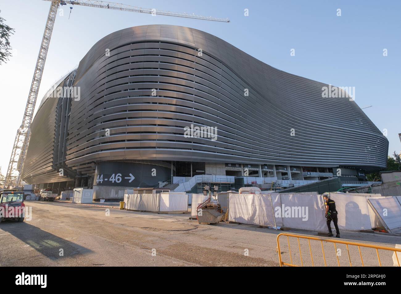 Ein allgemeiner Blick auf die Außenfassade des Santiago Bernabeu Stadions von Real Madrid am 4. September 2023 in Madrid, Spanien. Stockfoto