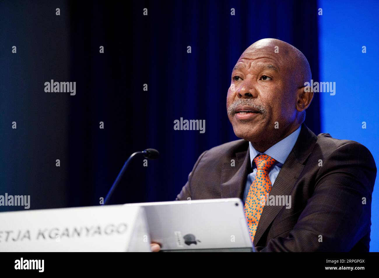 191020 -- WASHINGTON D.C., 20. Oktober 2019 -- Lesetja Kganyago, Vorsitzender des Internationalen Währungs- und Finanzausschusses IMFC und Gouverneur der Reserve Bank of South Africa, spricht während einer Pressekonferenz in Washington D.C., USA, am 19. Oktober 2019. Die IMFC, das politische Gremium des Internationalen Währungsfonds IWF, hat am Samstag alle Parteien aufgefordert, die Handelsspannungen zu lösen und die notwendige Reform der Welthandelsorganisation zu unterstützen. Foto: /Xinhua U.S.-WASHINGTON D.C.-IMFC-PRESS-KONFERENZ TingxShen PUBLICATIONxNOTxINxCHN Stockfoto