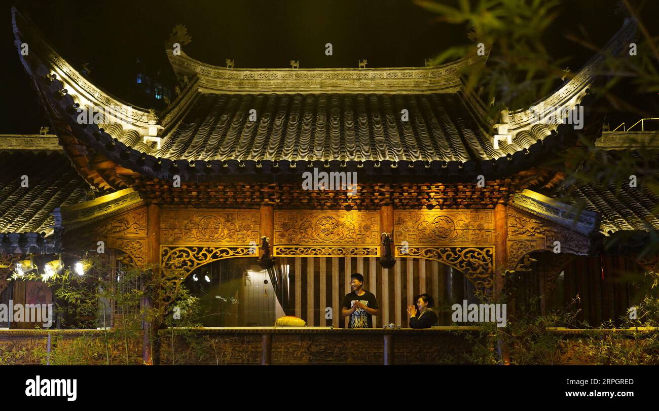 191021 -- JINGDEZHEN, 21. Oktober 2019 -- Zuschauerschauen ...