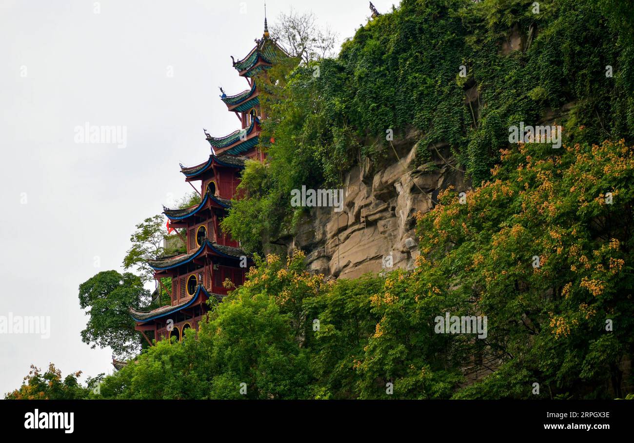 191023 -- CHONGQING, 23. Oktober 2019 -- Foto aufgenommen am 22. Oktober 2019 zeigt die Pagode in Shibaozhai im Zhongxian County im südwestlichen China Chongqing. CHINA-CHONGQING-SHIBAOZHAI-LANDSCHAFT CN LiuxChan PUBLICATIONxNOTxINxCHN Stockfoto