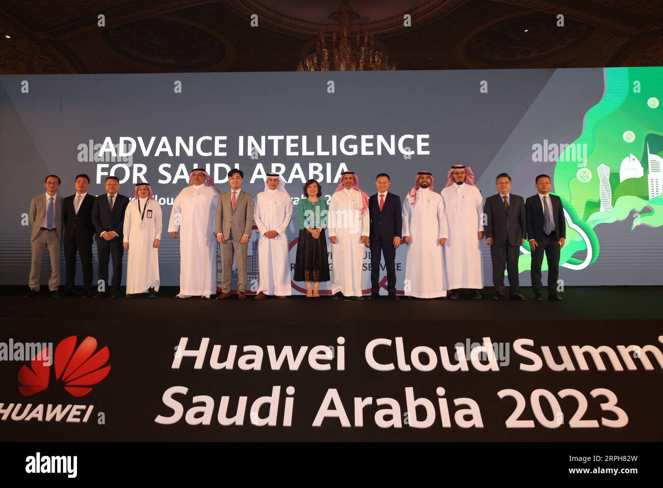 Riad, Saudi-Arabien. September 2023. Die Teilnehmer nehmen am Huawei Cloud Summit Saudi Arabia 2023 in Riad, Saudi Arabien, am 4. September 2023 Teil. Der chinesische Technologieriese Huawei kündigte am Montag die Eröffnung eines Cloud-Rechenzentrums in Riad an, um sein Online-Serviceangebot im Nahen Osten zu erweitern. Quelle: Wang Haizhou/Xinhua/Alamy Live News Stockfoto