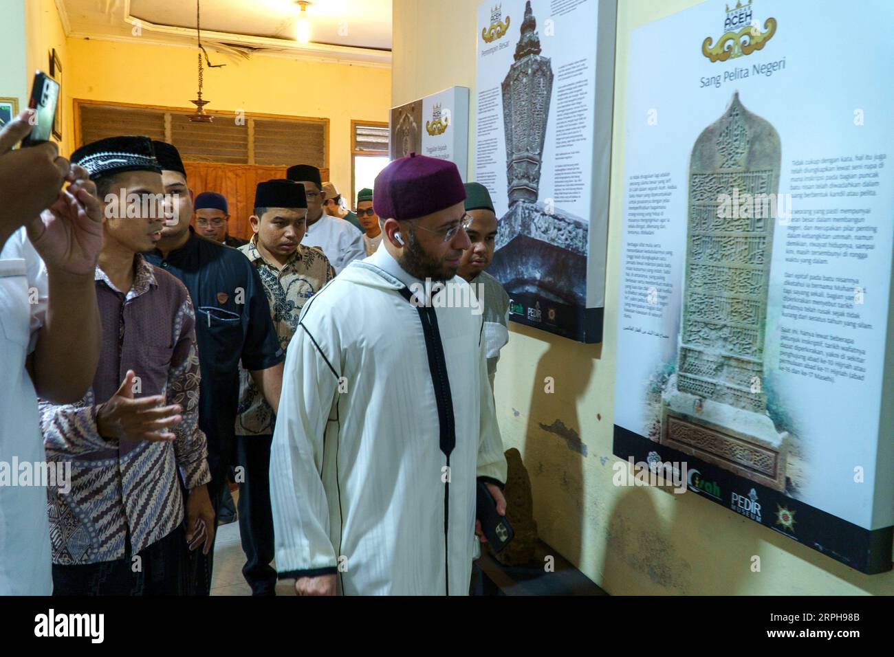 „Wissenschaftlicher Besuch von Scheich Usama Elsayed Alazhary im MAPESA und Pedir Museum in Banda Aceh, Indonesien am 7. Mai 2023 Stockfoto