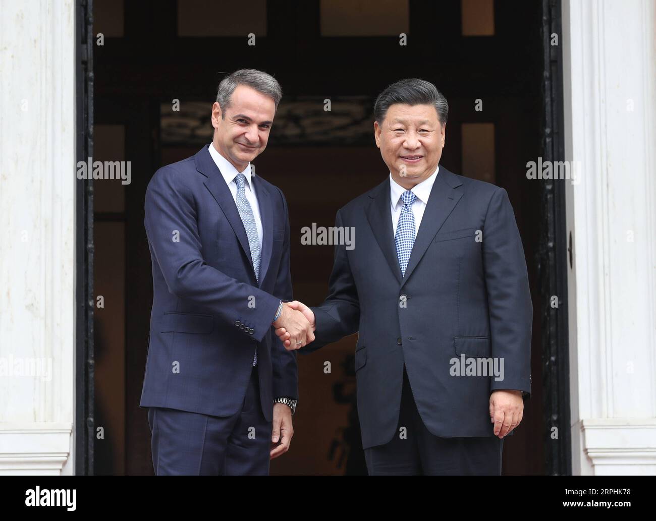 191111 -- ATHEN, 11. November 2019 -- der chinesische Präsident Xi Jinping trifft sich am 11. November 2019 in Athen mit dem griechischen Premierminister Kyriakos Mitsotakis. GRIECHENLAND-ATHEN-XI JINPING-GRIECHISCHER MINISTERPRÄSIDENT SPRICHT YAOXDAWEI PUBLICATIONXNOTXINXCHN Stockfoto