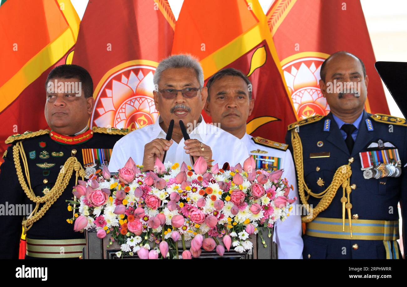 191118 -- COLOMBO, 18. November 2019 -- Sri Lankas neuer Präsident Gotabaya Rajapaksa spricht während seiner ersten Rede vor der Nation in Anuradhapura der Nordzentralprovinz, Sri Lanka, am 18. November 2019. Sri Lankas neuer Präsident Gotabaya Rajapaksa versprach am Montag, eine neutrale Außenpolitik beizubehalten und sich aus jedem Konflikt der Weltmächte fernzuhalten, kurz nachdem er den Eid als Präsident der Inselnation abgelegt hatte. Foto: /Xinhua SRI LANKA-ANURADHAPURA-NEW PRESIDENT ajithxperera PUBLICATIONxNOTxINxCHN Stockfoto
