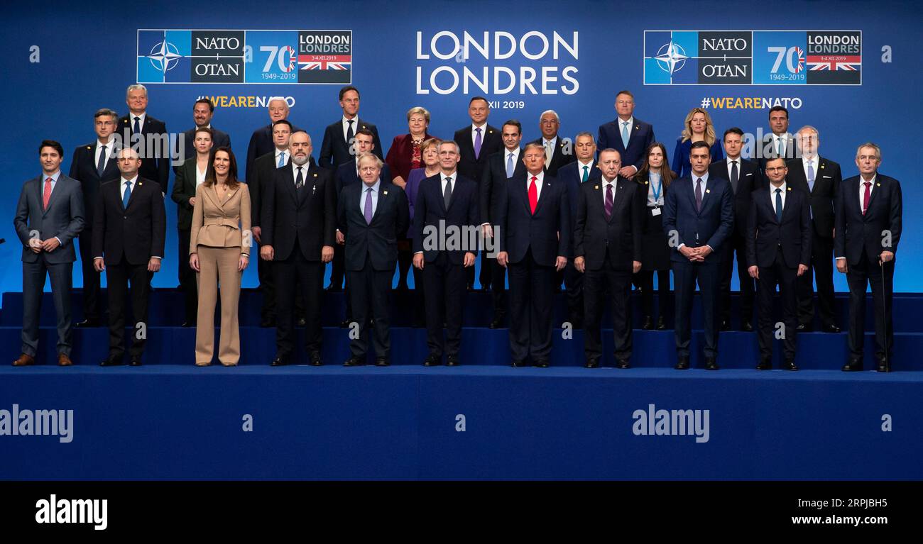 191204 -- LONDON, 4. Dezember 2019 -- die Führer der NATO-Nordatlantikvertragsorganisation posieren für ein Gruppenfoto auf dem NATO-Gipfel in London, Großbritannien, am 4. Dezember 2019. DIE STAATS- und REGIERUNGSCHEFS DES BRITISCH-LONDONER-NATO-GIPFELS HanxYan PUBLICATIONxNOTxINxCHN Stockfoto