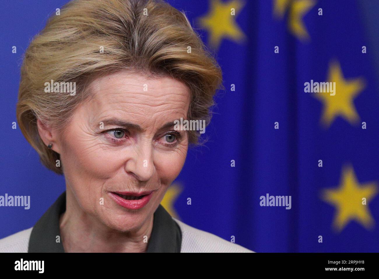 191211 -- BRÜSSEL, 11. Dezember 2019 -- die Präsidentin der Europäischen Kommission, Ursula von der Leyen, hält am 11. Dezember 2019 eine Presseerklärung zum europäischen Grünen Deal am EU-Hauptsitz in Brüssel, Belgien. PORTRAITSBELGIUM-BRÜSSEL-EU KOMMISSION-EUROPÄISCHER GRÜNER DEAL ZHENGXHUANSONG PUBLICATIONXNOTXINXCHN Stockfoto