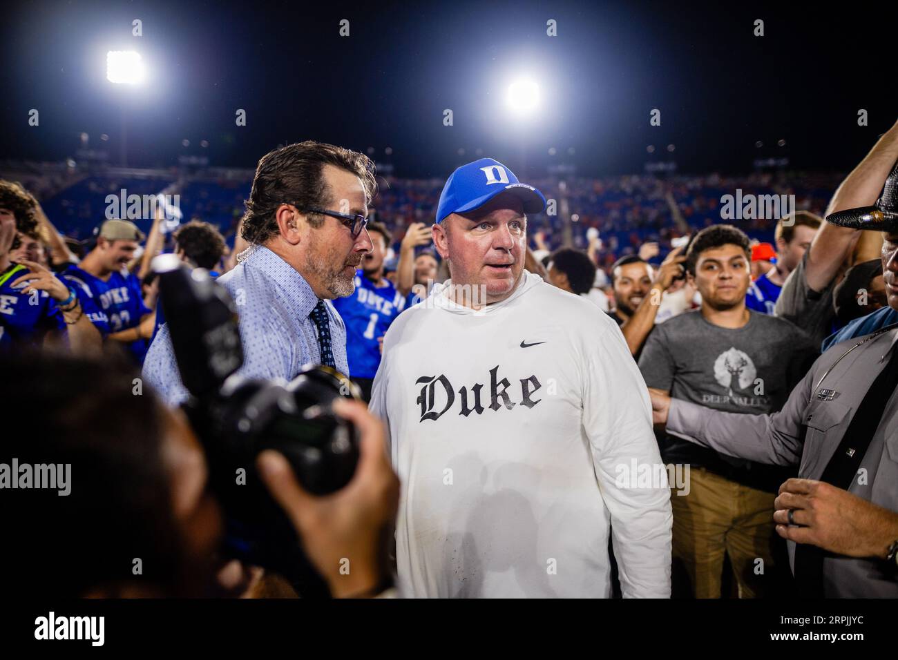 Durham, NC, USA. September 2023. Duke Blue Devils Cheftrainer Mike Elko, nachdem er die Clemson Tigers im ACC Football Matchup im Wallace Wade Stadium in Durham, NC, besiegt hatte. (Scott Kinser/CSM). Quelle: csm/Alamy Live News Stockfoto