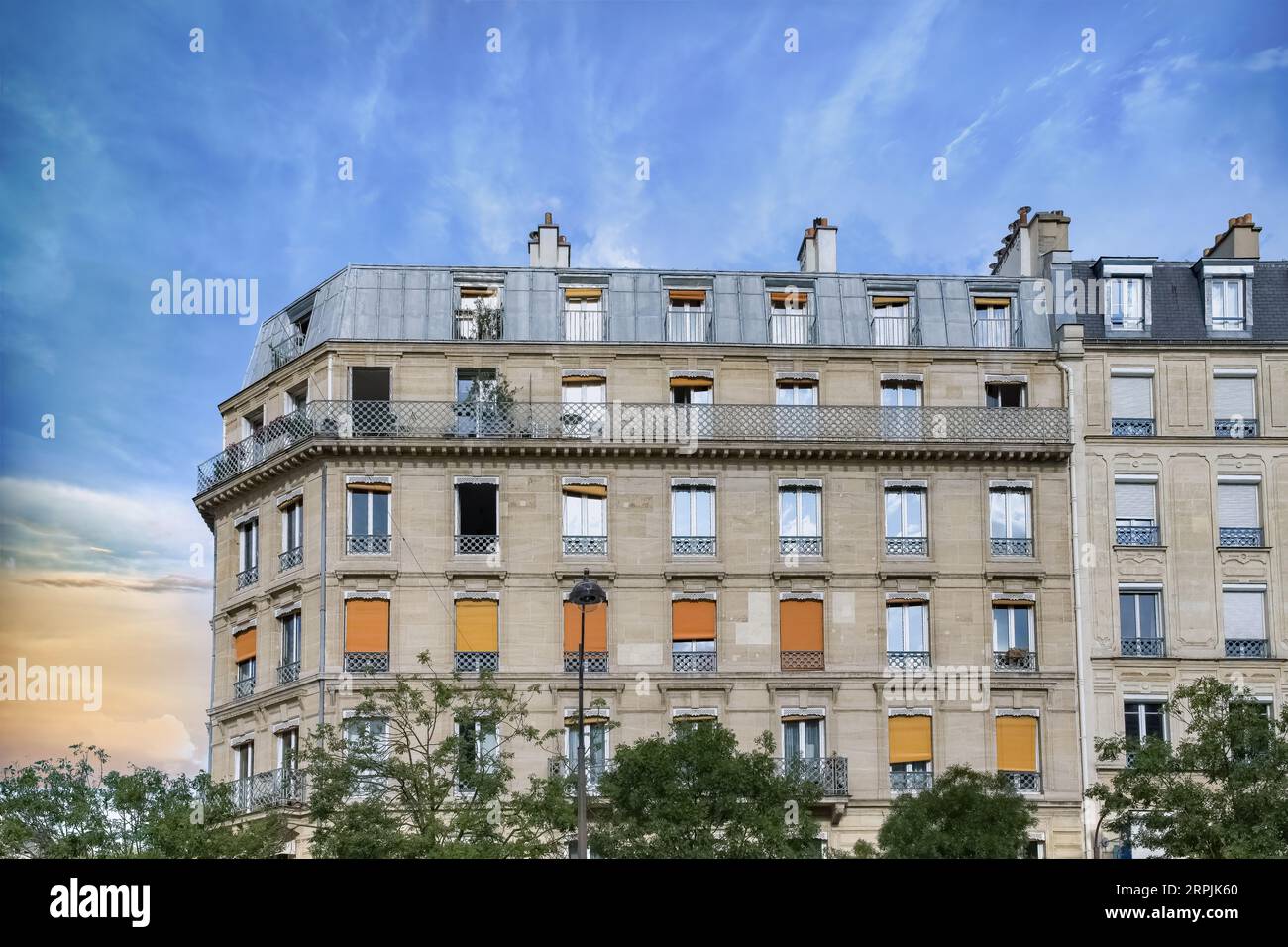Paris, wunderschönes Gebäude Boulevard Arago, im 5e Arrondissement, einem Luxusviertel Stockfoto