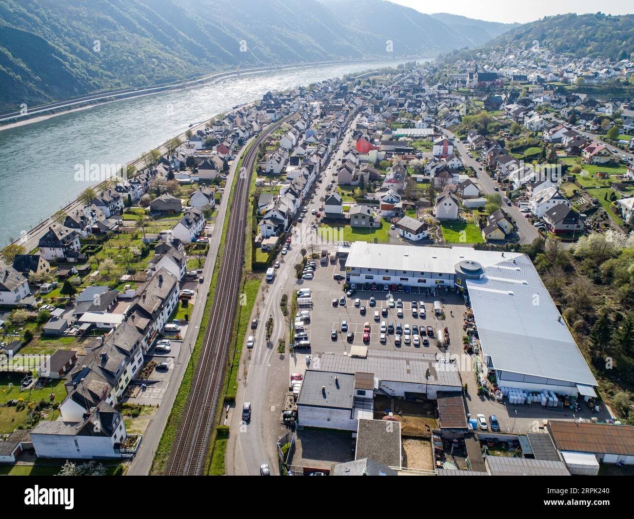 24.04.2021 Bad Breisig Deutschland Luftaufnahme des Dorfes Bad Breisig am Rhein. Stockfoto