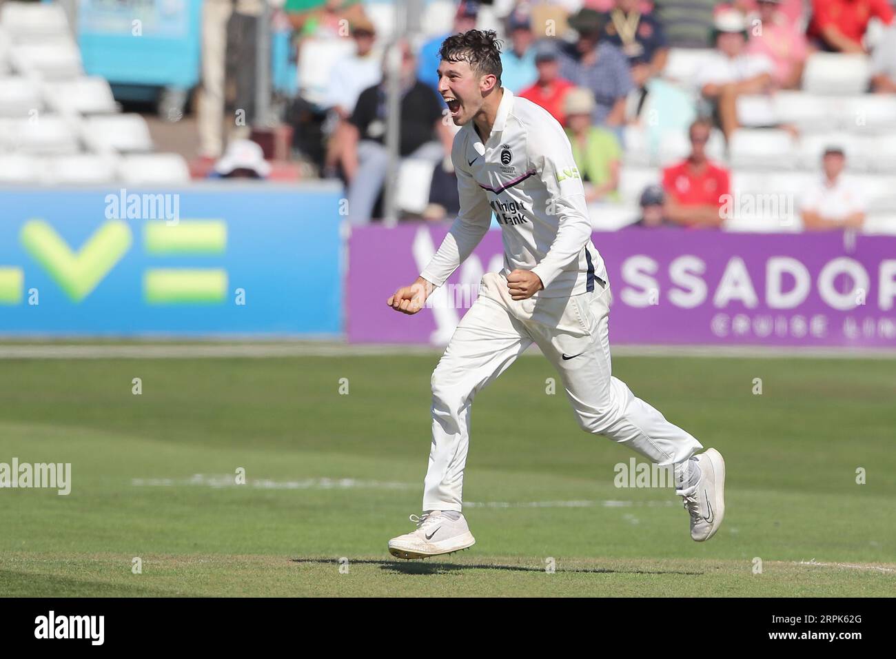 Josh de Caires aus Middlesex feiert den Sieg über Paul Walter während des Essex CCC gegen Middlesex CCC, LV Insurance County Championship Division 1 Stockfoto
