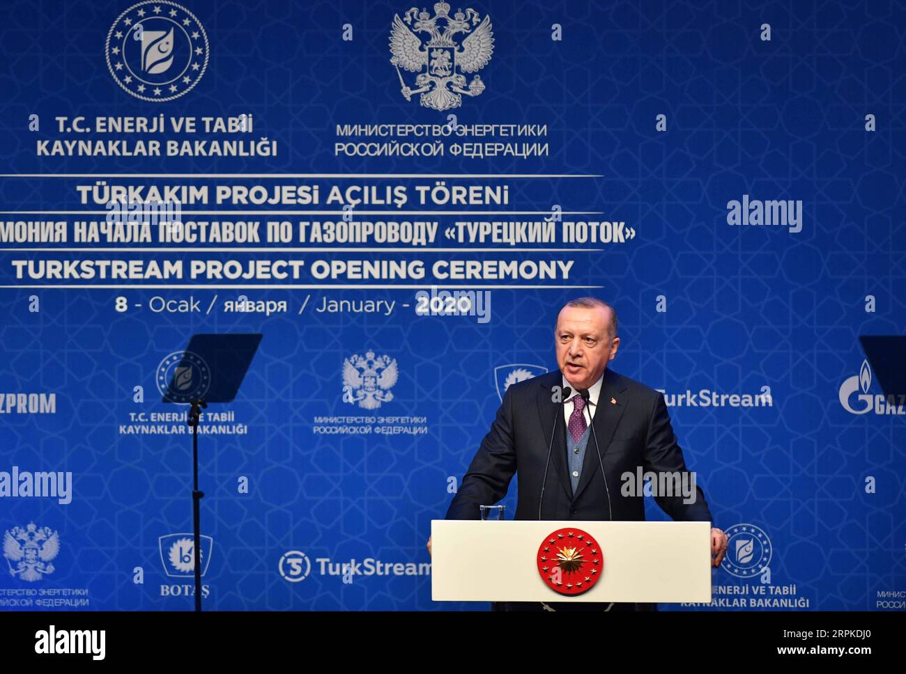 200108 -- ISTANBUL, 8. Januar 2020 -- der türkische Präsident Recep Tayyip Erdogan spricht bei der Einweihungszeremonie des TurkStream-Projekts in Istanbul, Türkei, 8. Januar 2020. Das TurkStream-Projekt wird russisches Gas in die Türkei und nach Europa liefern. TÜRKEI-ISTANBUL-RUSSLAND-TURKSTREAM-EINWEIHUNGSZEREMONIE XUXSUHUI PUBLICATIONXNOTXINXCHN Stockfoto