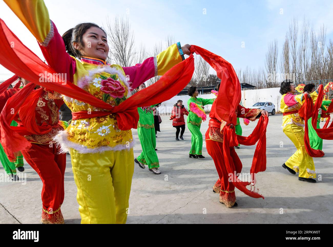 200118 SHANSHAN, 18. Januar 2020 lokale Dorfbewohner üben Yangko
