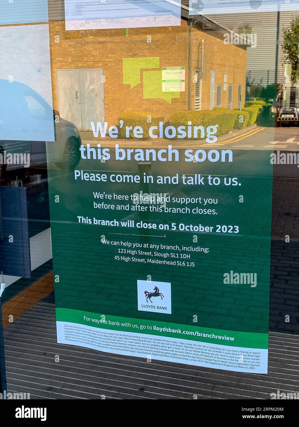 Slough, Berkshire, Großbritannien. September 2023. Eine weitere Filiale der Lloyds Bank schließt. Die Lloyds Bank auf dem Slough Trading Estate, die von vielen lokalen Unternehmen in der Region Slough genutzt wird, schließt am 5. Oktober 2023. Die Lloyds-Filiale in Windsor wurde kürzlich ebenfalls geschlossen. Quelle: Maureen McLean/Alamy Live News Stockfoto