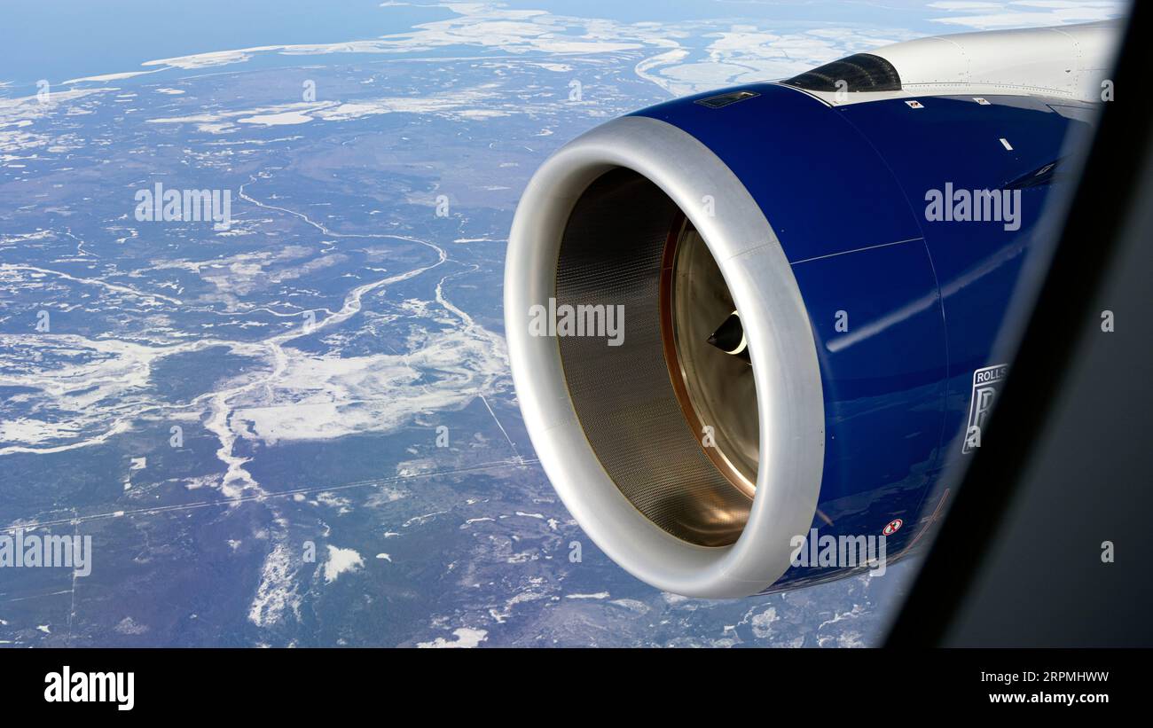 Airbus 350, Rolls-Royce-Triebwerk Trent XWB, Blick aus dem Fenster auf das Triebwerk während des Fluges über Michigan, USA, Michigan Stockfoto