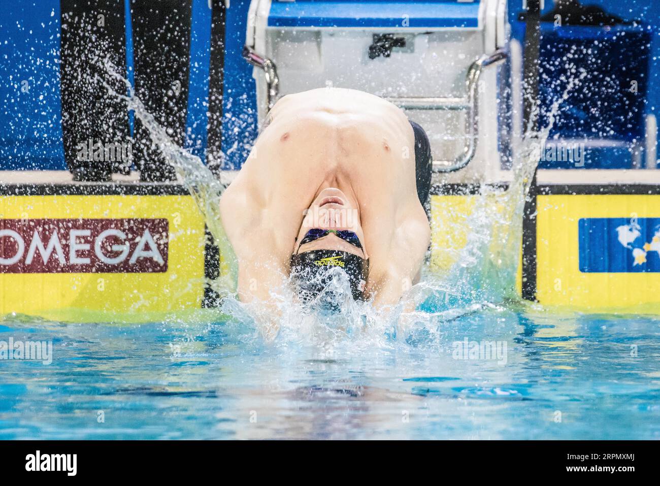 MELBOURNE, AUSTRALIEN, 16. DEZEMBER: Ryan Murphy (USA) auf dem Weg zum Sieg des Men's 50m Backstroke Finales am vierten Tag der FINA World Short 2022 Stockfoto