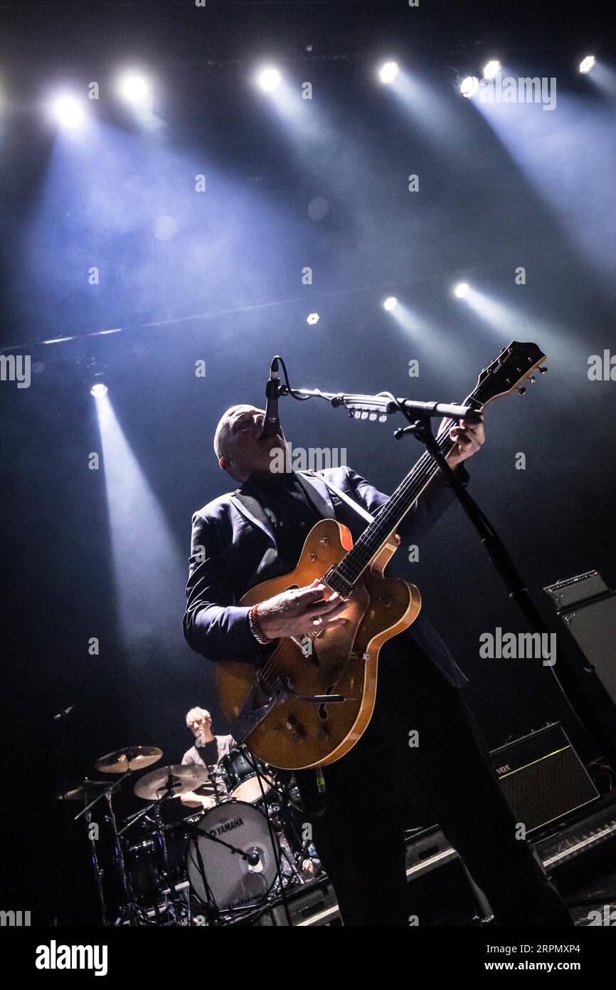 MELBOURNE, AUSTRALIEN, NOVEMBER 30: Mark Gardner und die Band Ride spielen ihre Nowhere30-Tour im Forum Theatre am 30. November 2022 in Melbourne Stockfoto