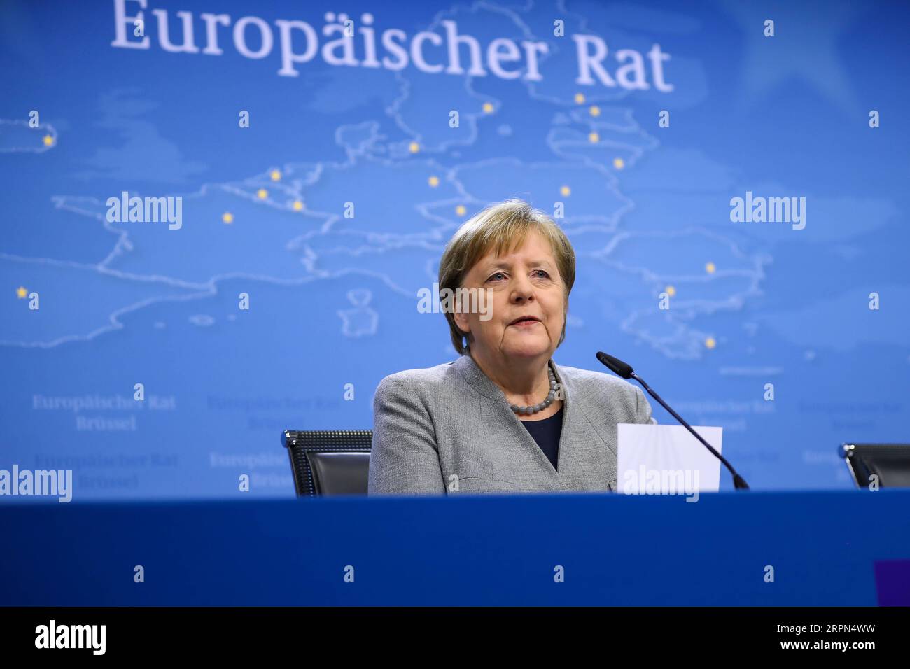 200222 -- BRÜSSEL, 22. Februar 2020 -- die deutsche Bundeskanzlerin Angela Merkel nimmt nach einer Sondersitzung des Europäischen Rates am 21. Februar 2020 am EU-Hauptsitz in Brüssel, Belgien, an einer Pressekonferenz Teil. Die zweitägige Sondertagung des Europäischen Rates, auf der die Festlegung des nächsten sieben-Jahres-Haushaltsplans gefordert wurde, endete am Freitagabend in einer Sackgasse, nachdem 27 Mitgliedstaaten keine gemeinsame Grundlage gefunden hatten. BELGIEN-BRÜSSEL-EU-SONDERTAGUNG-BUDGET-SACKGASSE ZHANGXCHENG PUBLICATIONXNOTXINXCHN Stockfoto 200222 -- BRÜSSEL, 22. Februar 2020 -- die deutsche Bundeskanzlerin Angela Merkel nimmt nach einer Sondersitzung des Europäischen Rates am 21. Februar 2020 am EU-Hauptsitz in Brüssel, Belgien, an einer Pressekonferenz Teil. Die zweitägige Sondertagung des Europäischen Rates, auf der die Festlegung des nächsten sieben-Jahres-Haushaltsplans gefordert wurde, endete am Freitagabend in einer Sackgasse, nachdem 27 Mitgliedstaaten keine gemeinsame Grundlage gefunden hatten. BELGIEN-BRÜSSEL-EU-SONDERTAGUNG-BUDGET-SACKGASSE ZHANGXCHENG PUBLICATIONXNOTXINXCHN Stockfoto