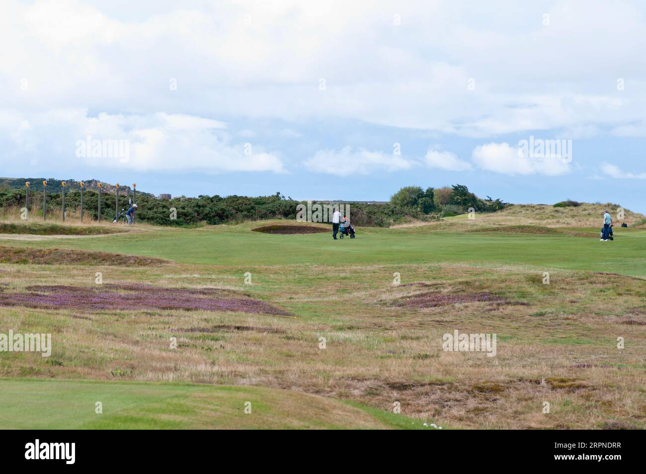 Golfer Spielen Golf Auf Dem Old Course Moray Golf Course Lossimouth Moray Scotland Stockfoto