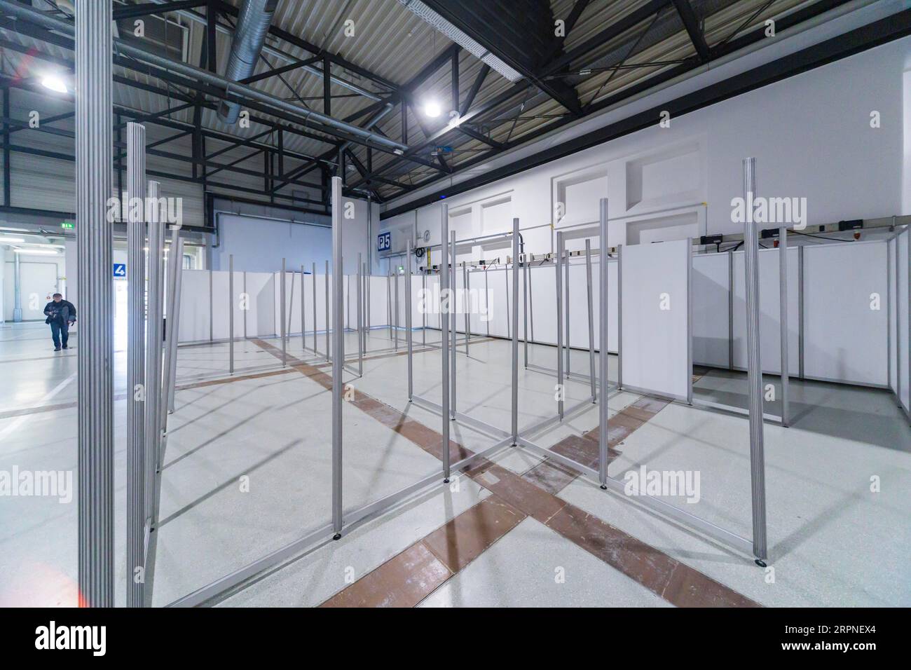 Vom 14. November bis Anfang Januar 2023 wird die Dresdner Stadtverwaltung einen Teil der Dresdner Messe vorübergehend als Flüchtling nutzen Stockfoto