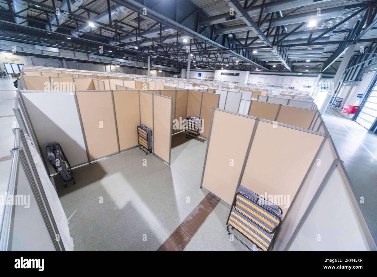 Vom 14. November bis Anfang Januar 2023 wird die Dresdner Stadtverwaltung einen Teil der Dresdner Messe vorübergehend als Flüchtling nutzen Stockfoto