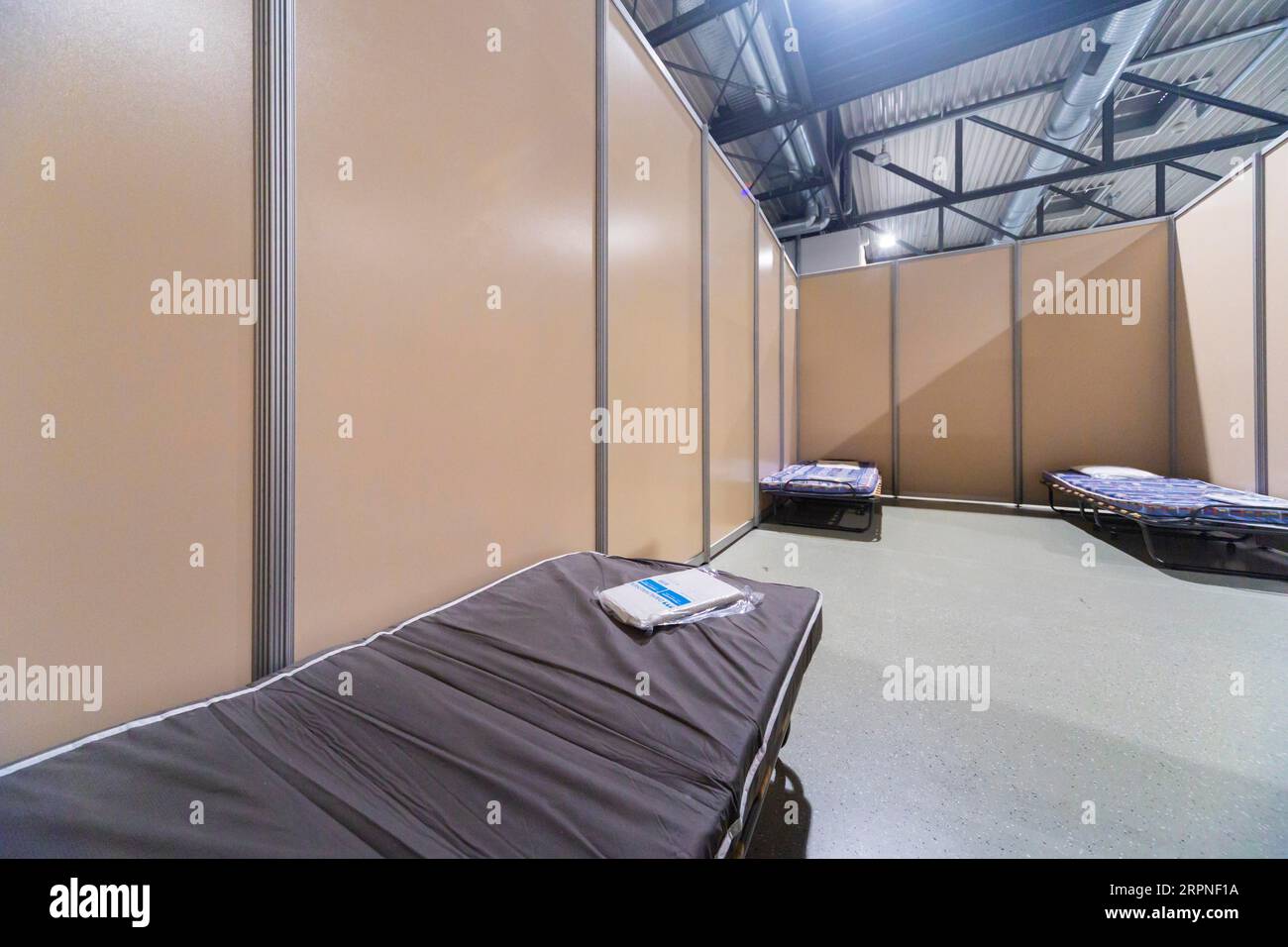 Vom 14. November bis Anfang Januar 2023 wird die Dresdner Stadtverwaltung einen Teil der Dresdner Messe vorübergehend als Flüchtling nutzen Stockfoto