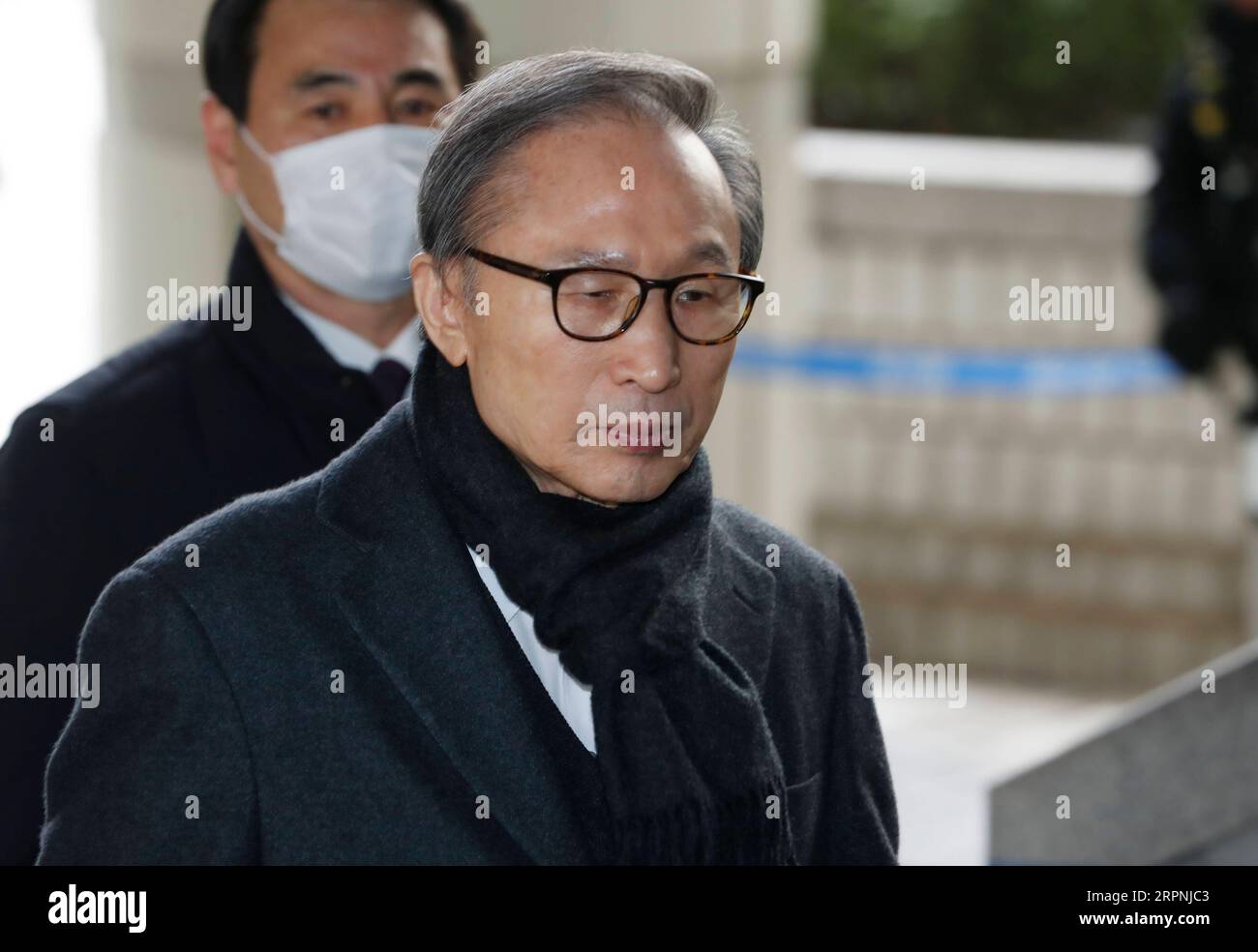 200229 -- PEKING, 29. Februar 2020 -- der frühere südkoreanische Präsident Lee Myung-bak trifft am 19. Februar 2020 am Seoul High Court in Seoul ein. NEWSIS/Handout via Xinhua Portraits vom Februar 2020 WangxJingqiang PUBLICATIONxNOTxINxCHN Stockfoto